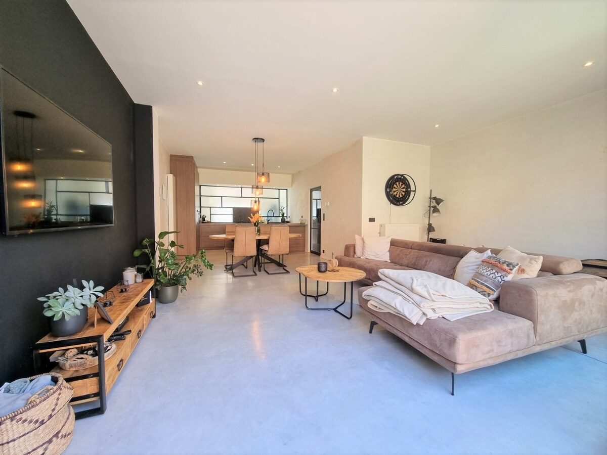 Knap gerenoveerde gezinswoning vlakbij het strand te Heist 