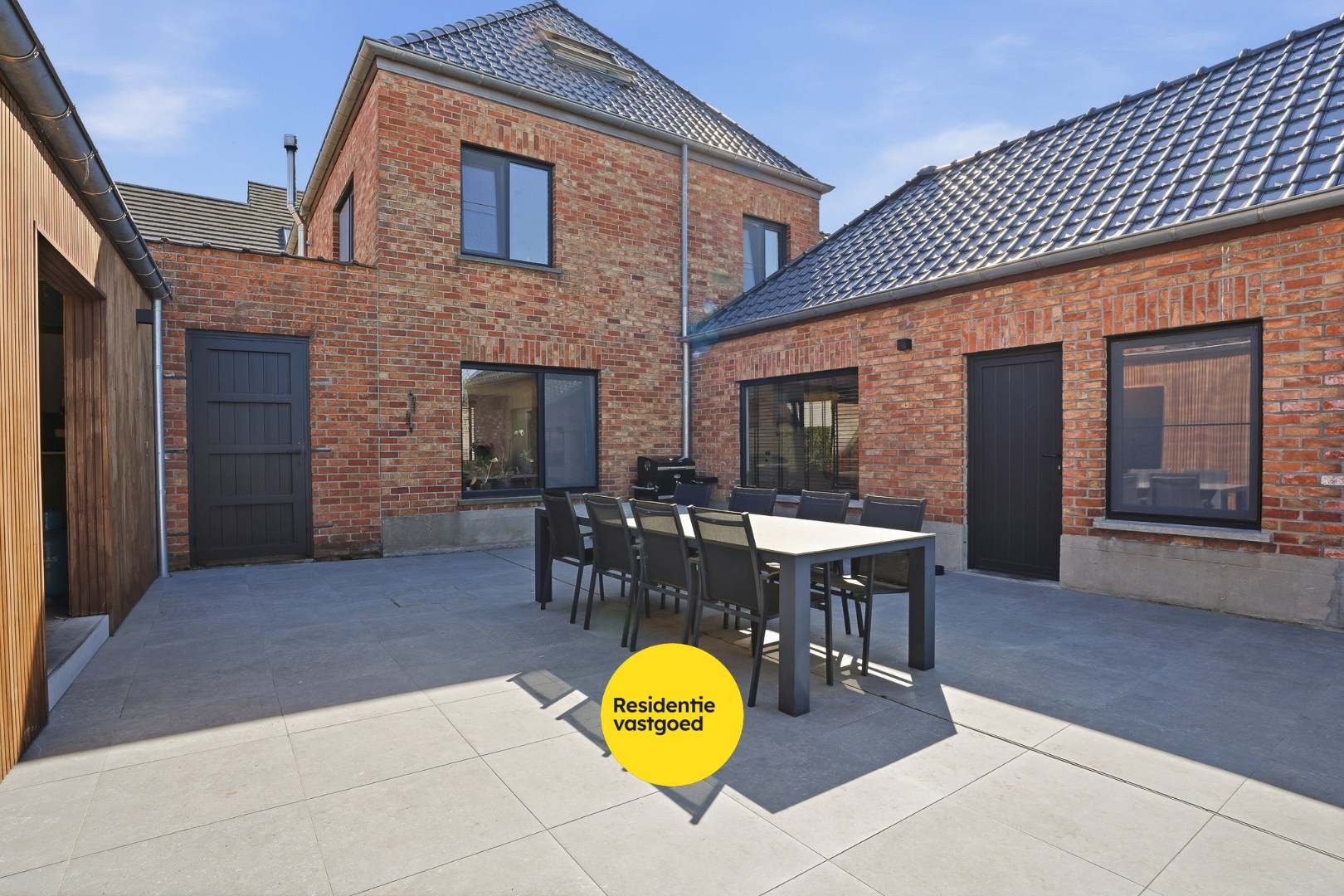 Volledig gerenoveerde alleenstaande woning op toplocatie in Zedelgem 