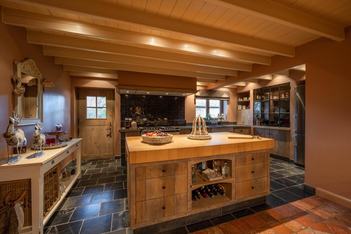 Idyllisch landhuis gelegen op 8330 m² te Ruiselede 