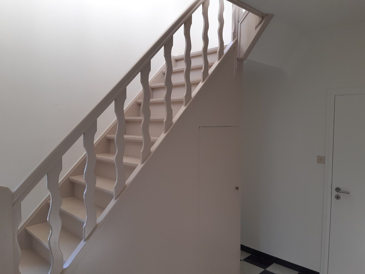 Gerenoveerde woning met weide en loods. 