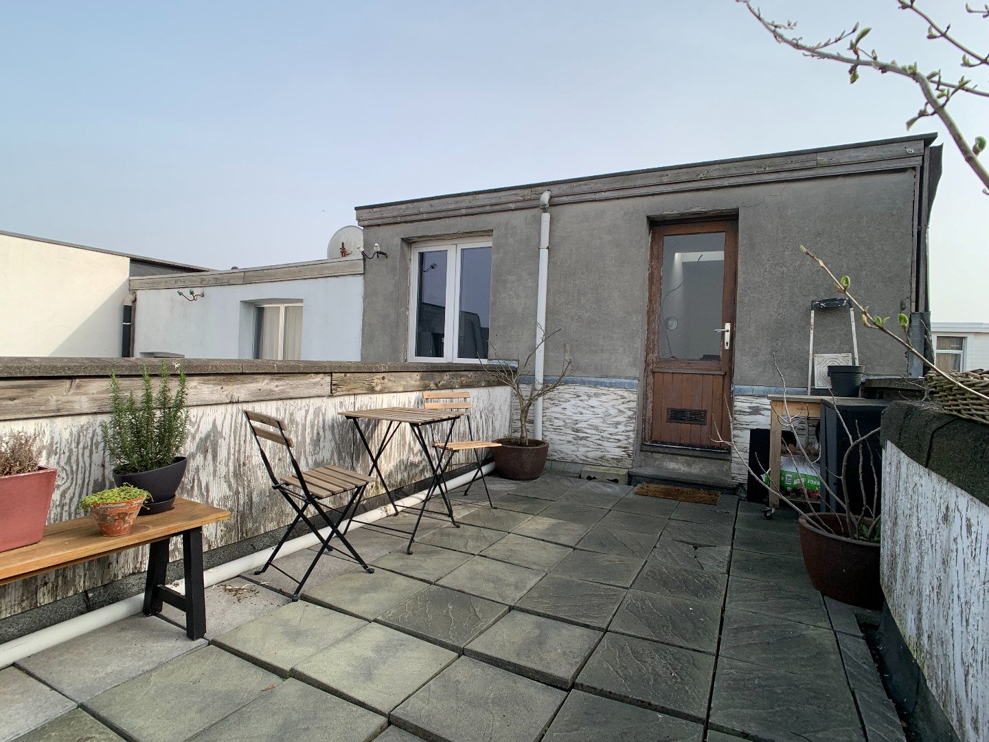 e renoveren opbrengsteigendom met handelspand en woonunits/ ook geschikt als projectgrond 