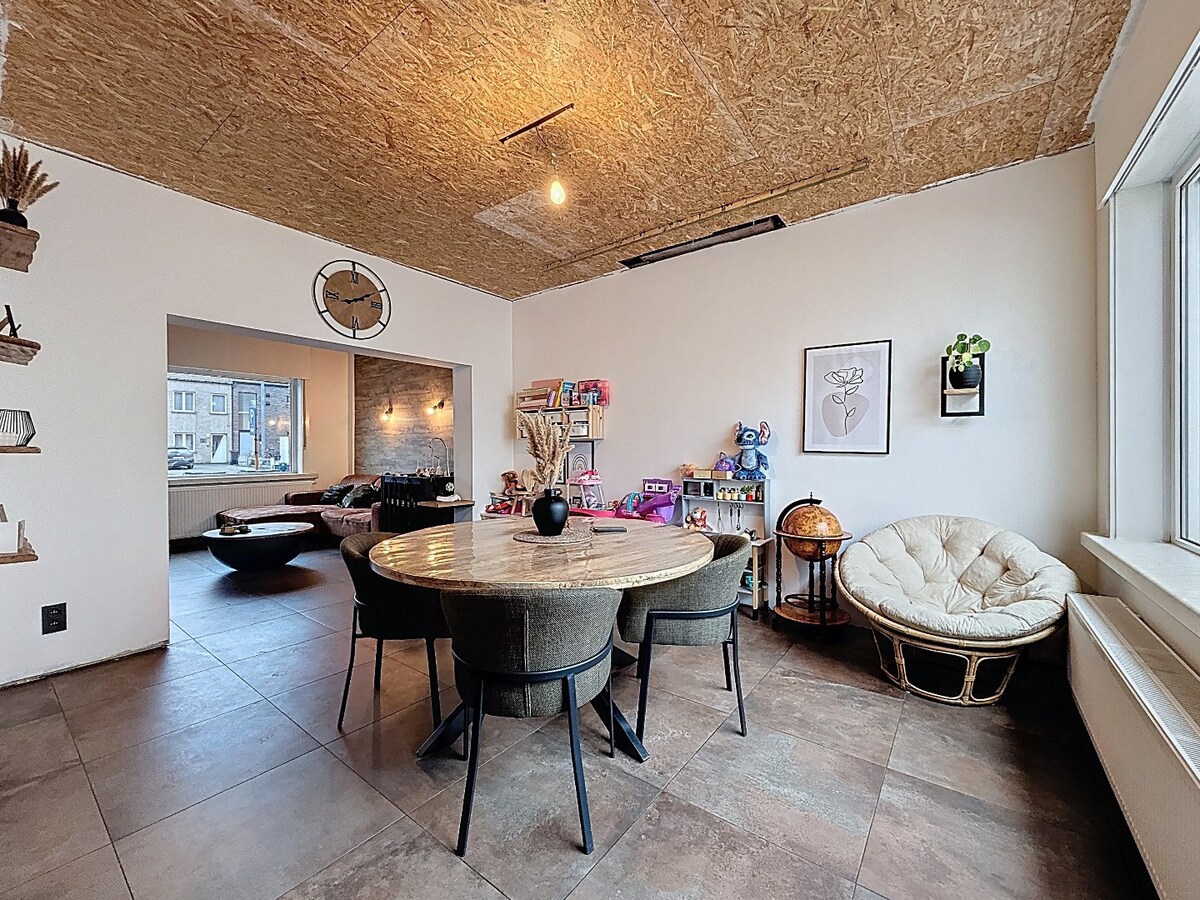 Grotendeels gerenoveerde woning met tuin te Aalst 