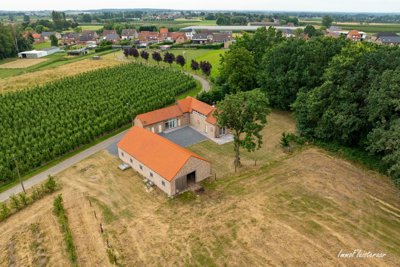 Charmante gerenoveerde woning met stalgebouw op ca. 2,6ha te Herk-de-Stad 