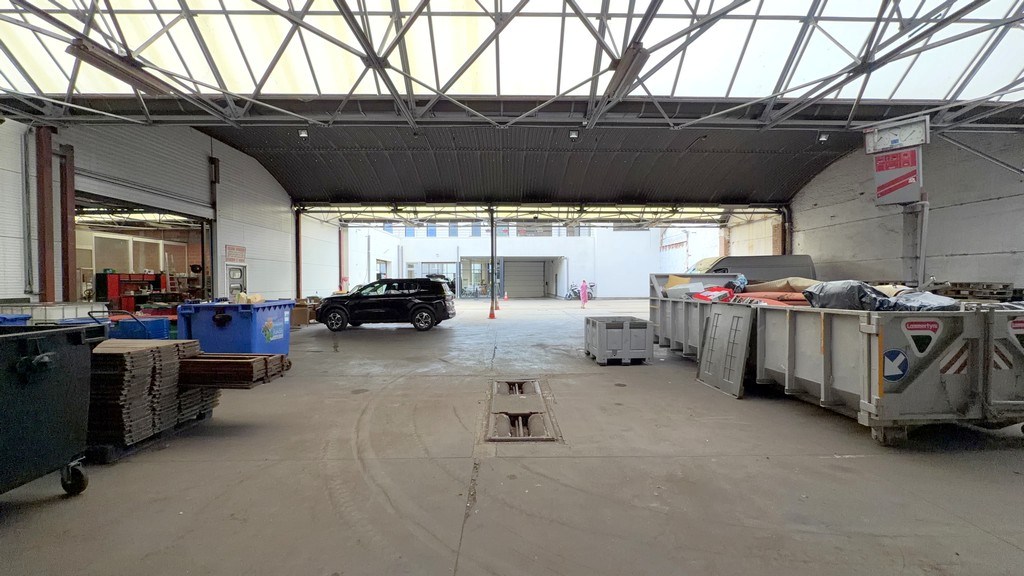 Showroom met magazijn te huur aan het Handelsdok in Gent