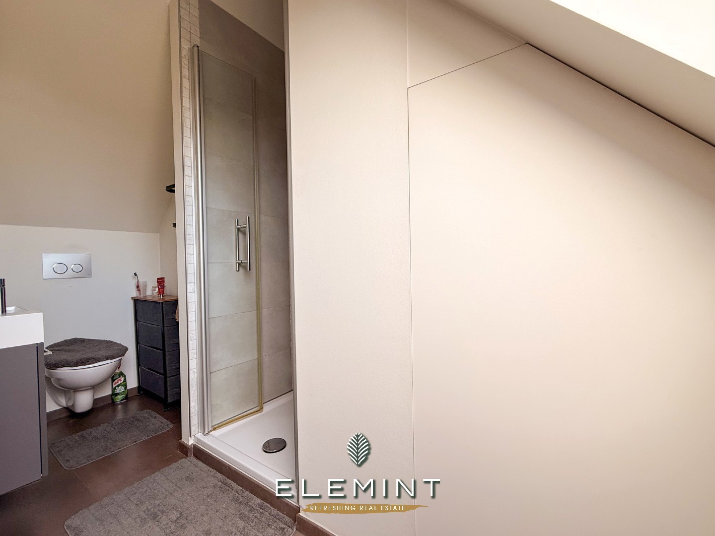Ruime woonst met 3 slpk, 2 badk &amp; ruim terras met vijver (161 m²) 