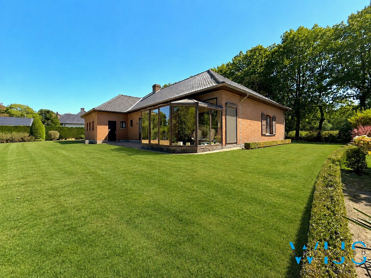 Zeer ruim woonhuis op een prachtig perceel van 1.955 m² in Lembeke 