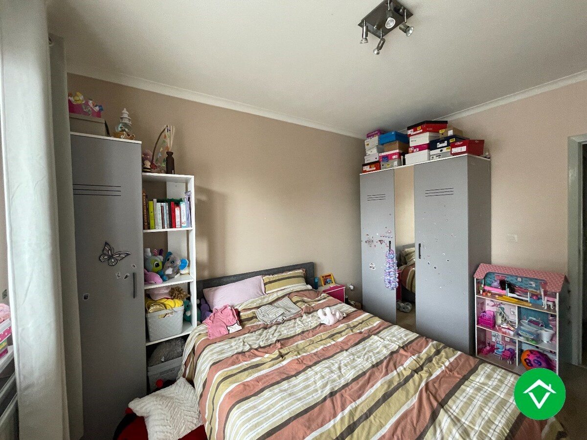 Centraal gelegen appartement met 2 slaapkamers en garage te Roeselare 