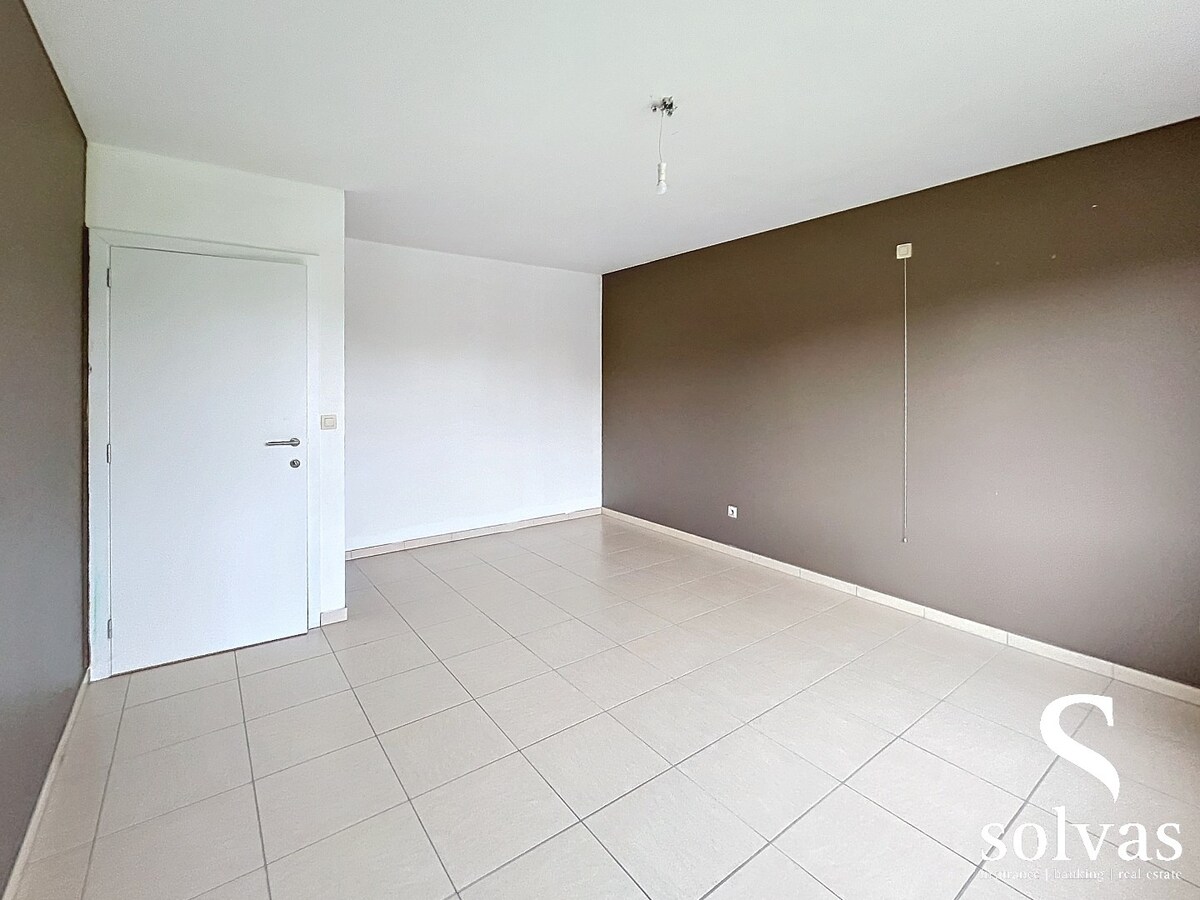 Drieslaapkamer woning in centrum Lotenhulle met tuin en garage 