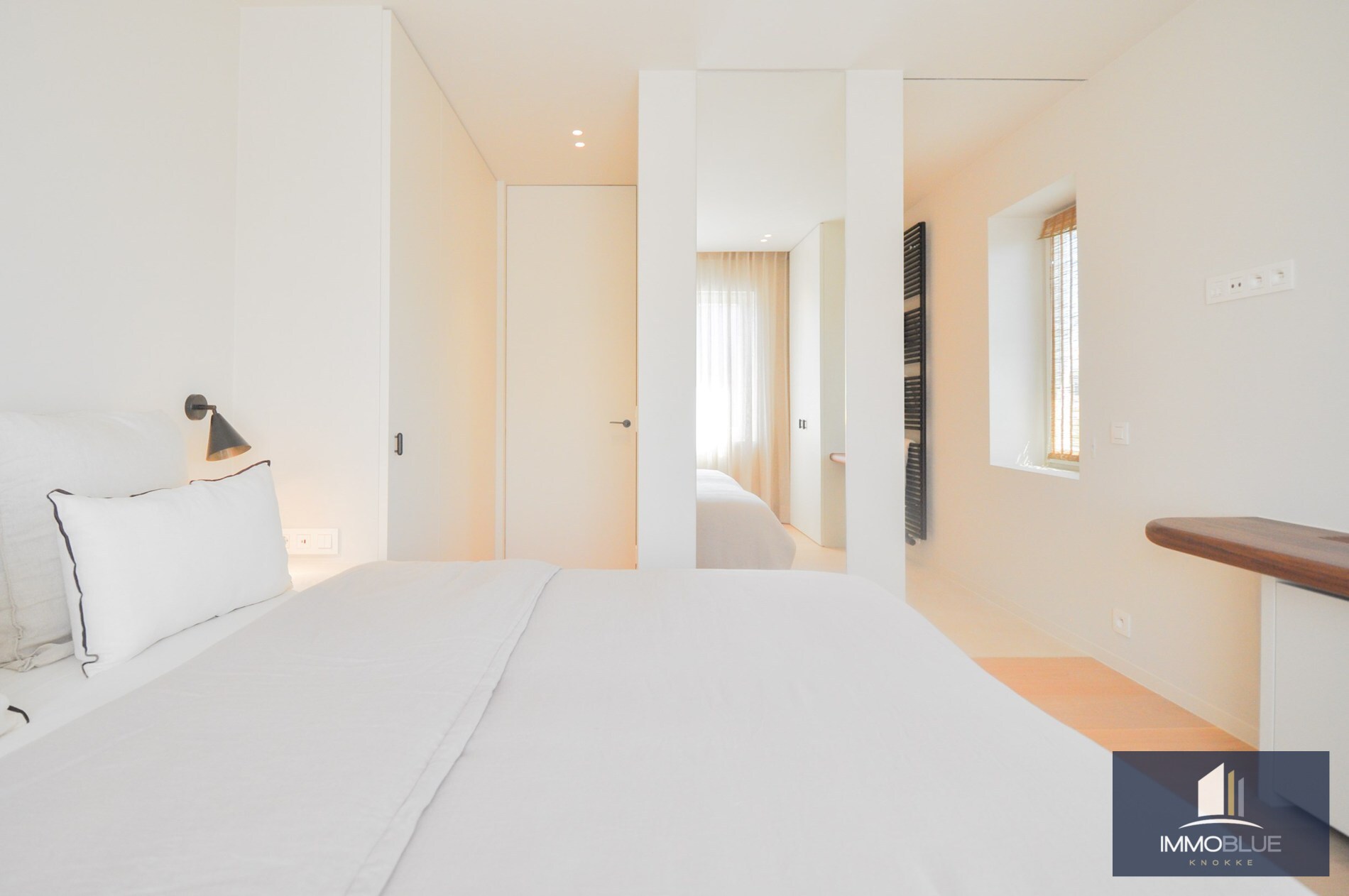 Volledig gerenoveerd hoek-appartement met een prachtig zicht op het Zegemeer. 