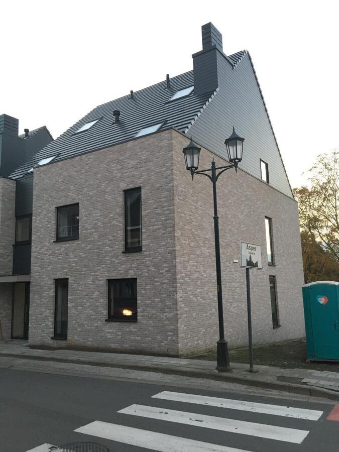 Modern, eigentijds 2 slaapkamer appartement met ondergrondse autostaanplaats 