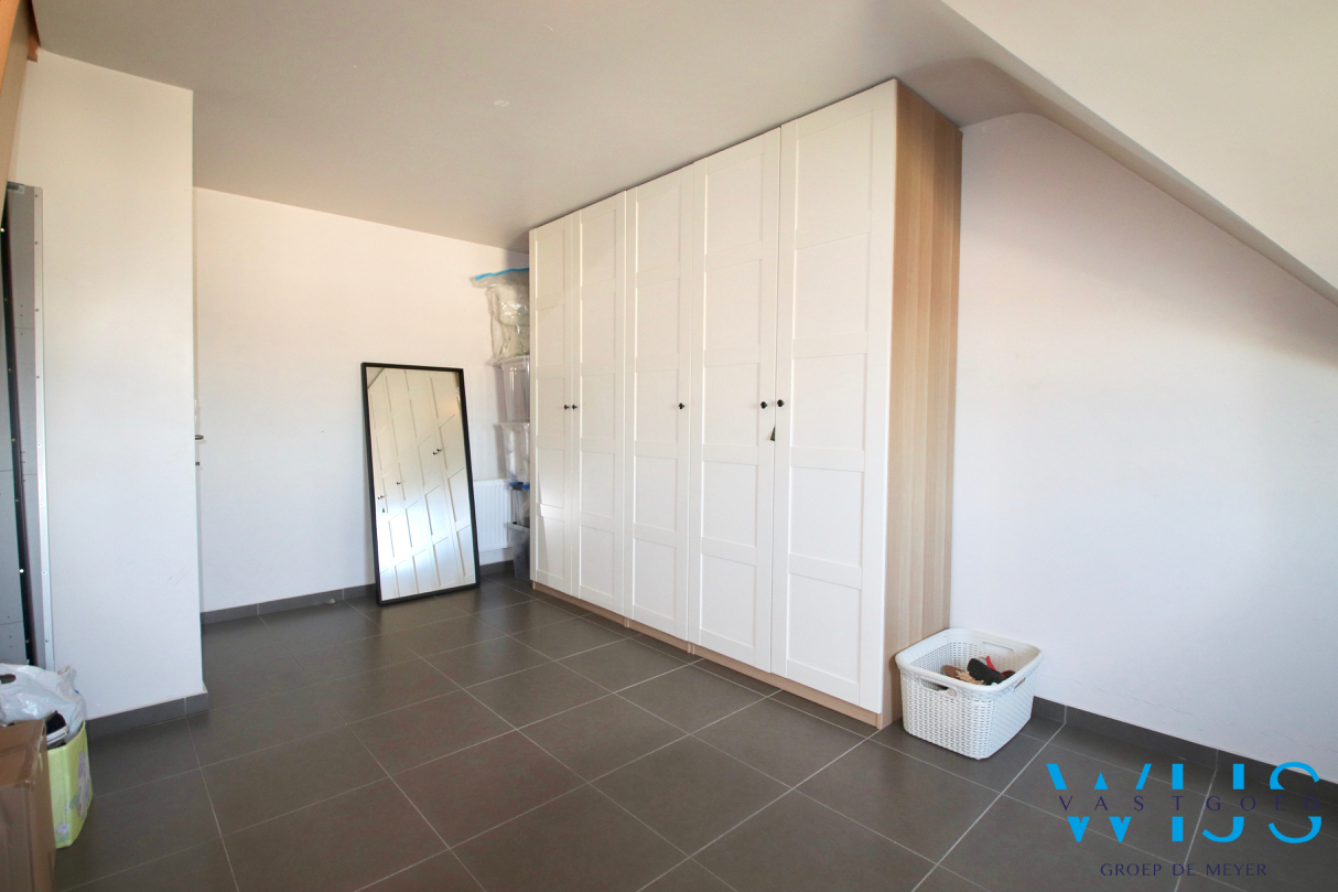 Ruim appartement met 4/5 slp, terras &amp; 2 parkeerplaatsen te ERTVELDE! 