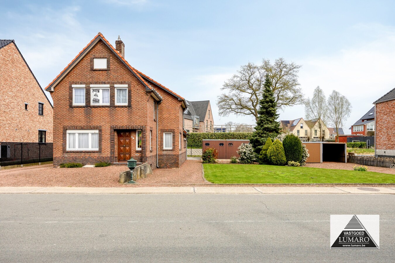 Te renoveren vrijstaande woning met 4 slaapkamers, tuin. 