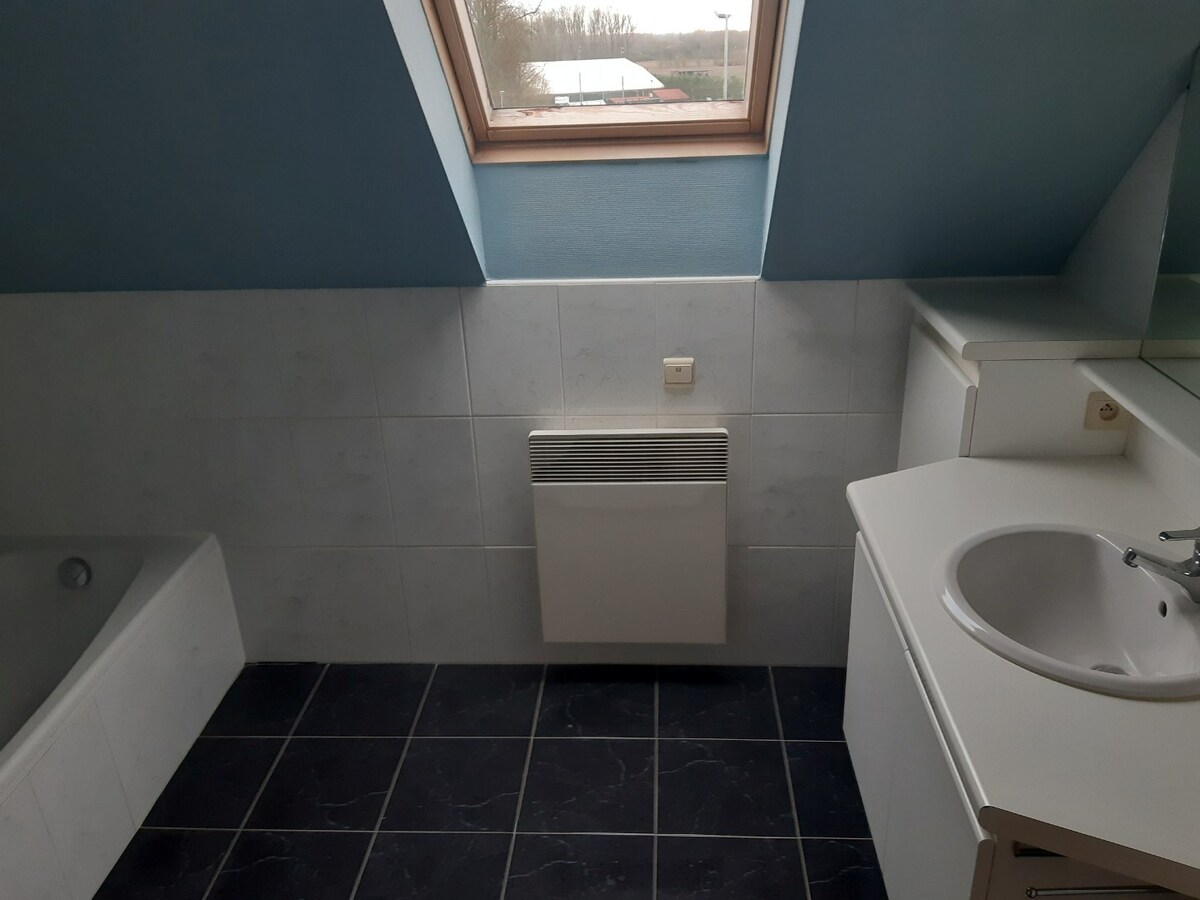 Ruim appartement met 2 terrassen naast Carrefour. 