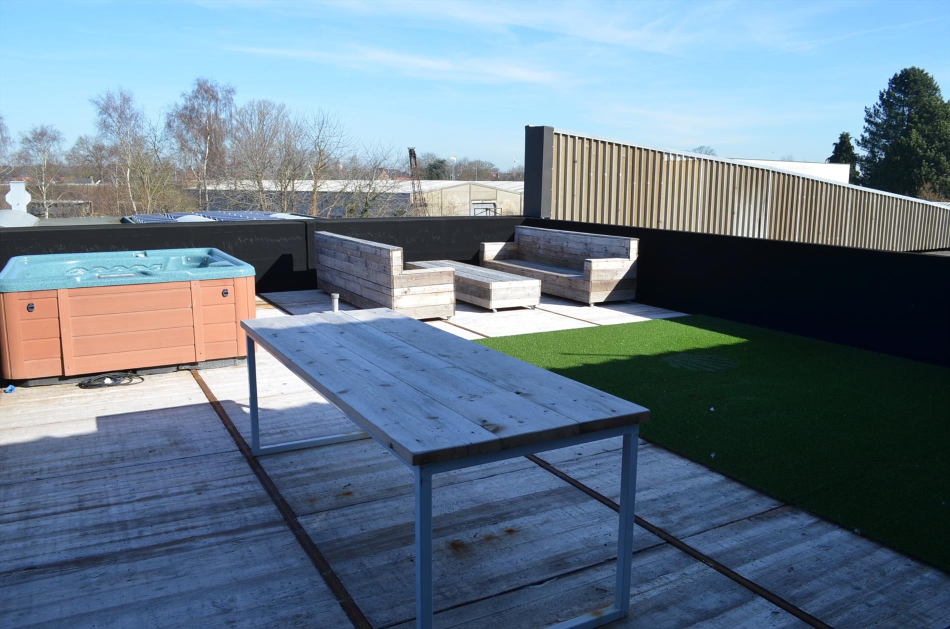 Magazijn (+/- 650m²), nieuwbouw duplex loft en bureau op 921m² goed gelegen te Maldegem 