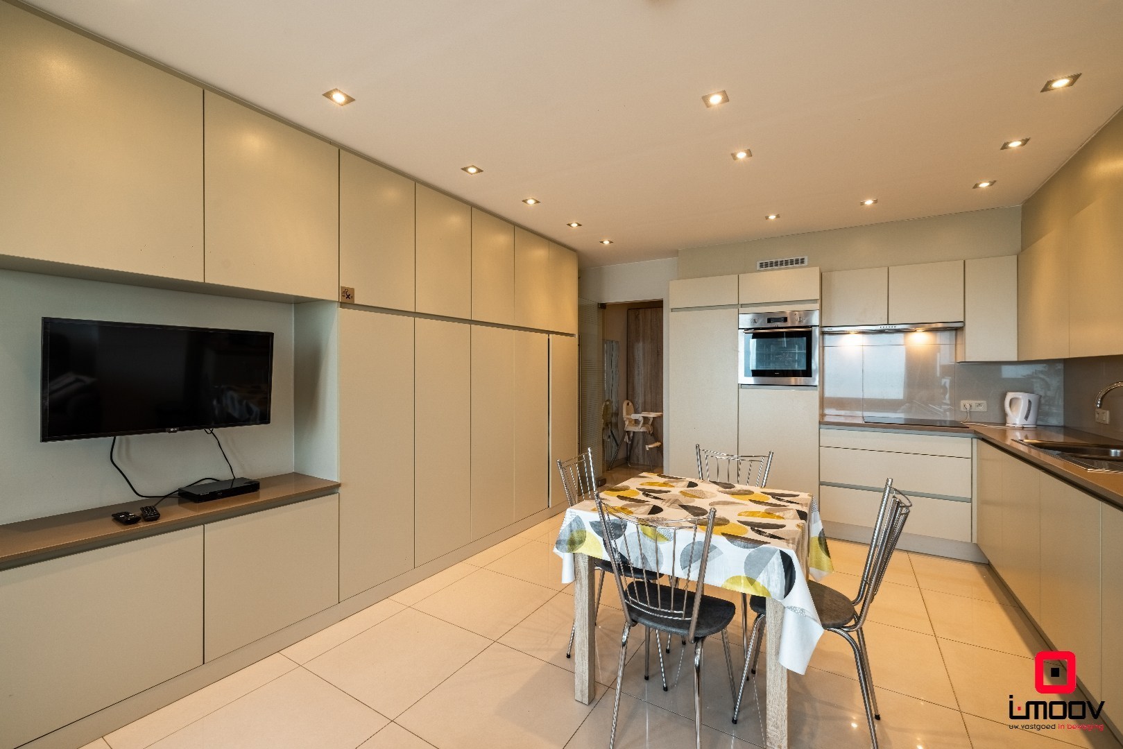 Bovenste verdieping studio met adembenemend zeezicht aan de Zeedijk, Mariakerke 