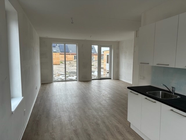 Nieuwbouwwoning te huur. 