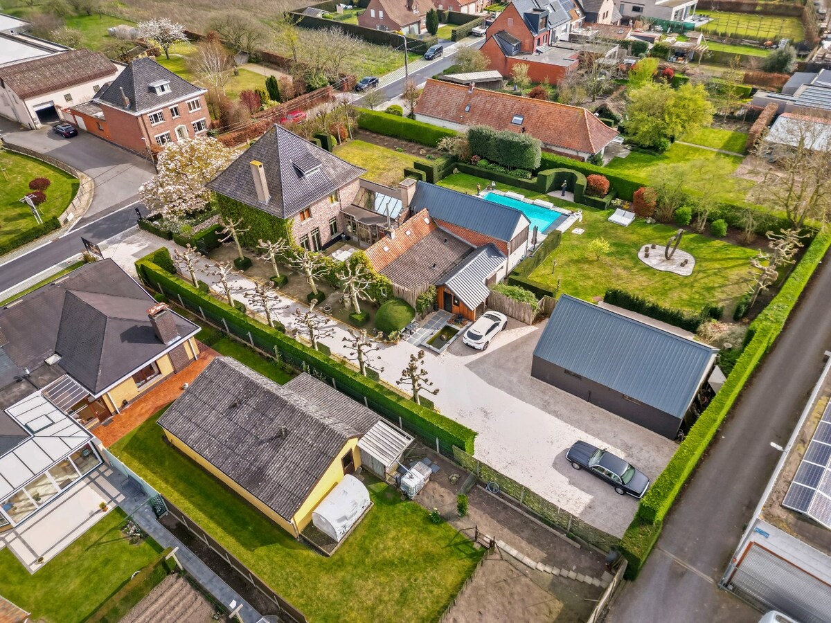 Exclusieve villa met buitenzwembad en privéwelness te Waregem ! 