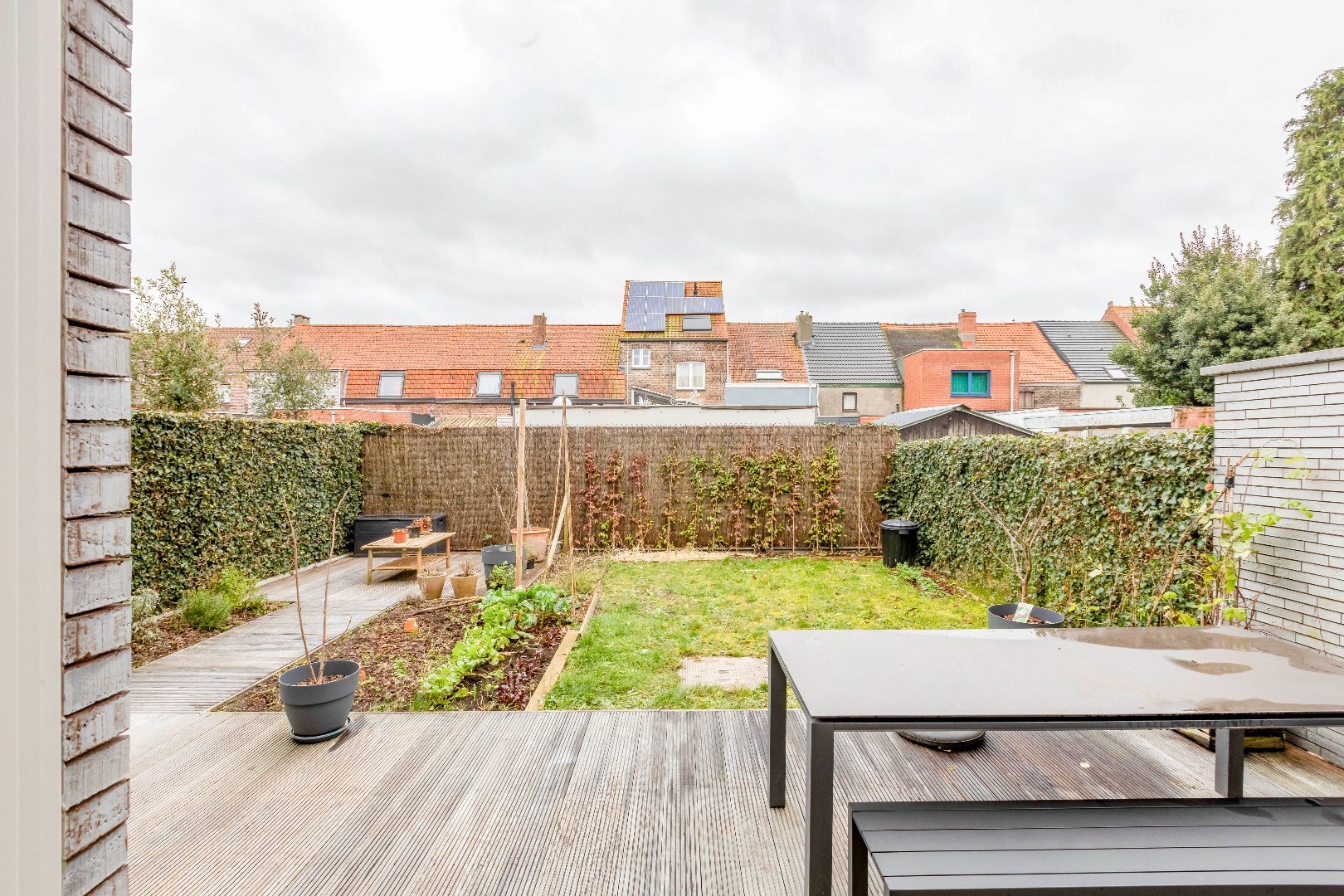 Instapklare  energiezuinige woning met tuin en parking 