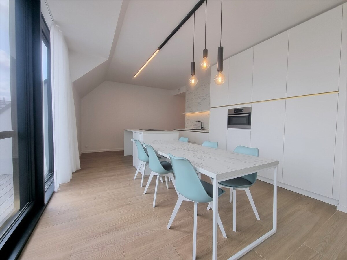 Prachtig, zeer luxueus nieuwbouwappartement met groot terras en open zichten - Heist 