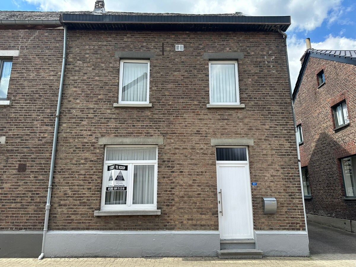 Charmant Leut : te renoveren woning met 3 slaapkamers, terras, tuin, garage, berging. 
