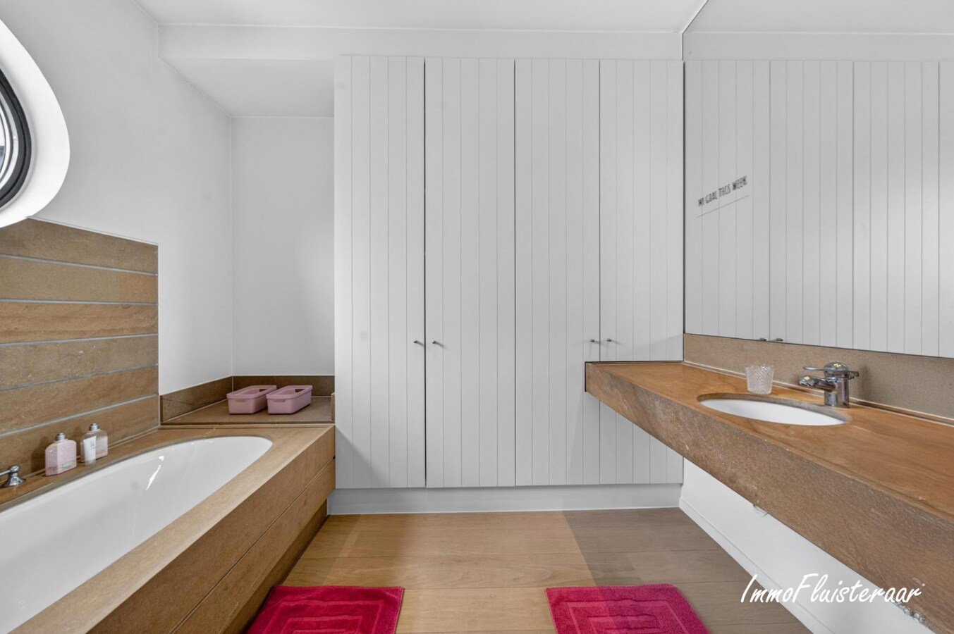 Exclusieve villa met professionele hippische accommodatie op ca. 14,5 ha (mogelijkheid tot aankoop extra gronden) te Astene (Deinze) 