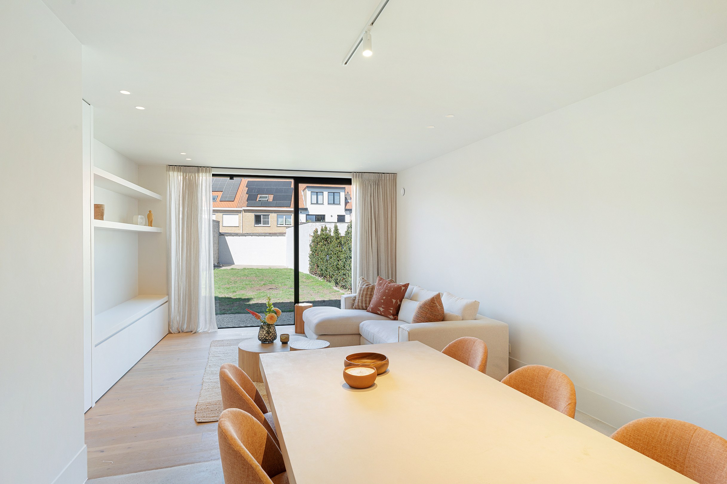 Prachtig afgewerkte nieuwbouwwoning met 4 slaapkamers gelegen in het oude Knokke. 