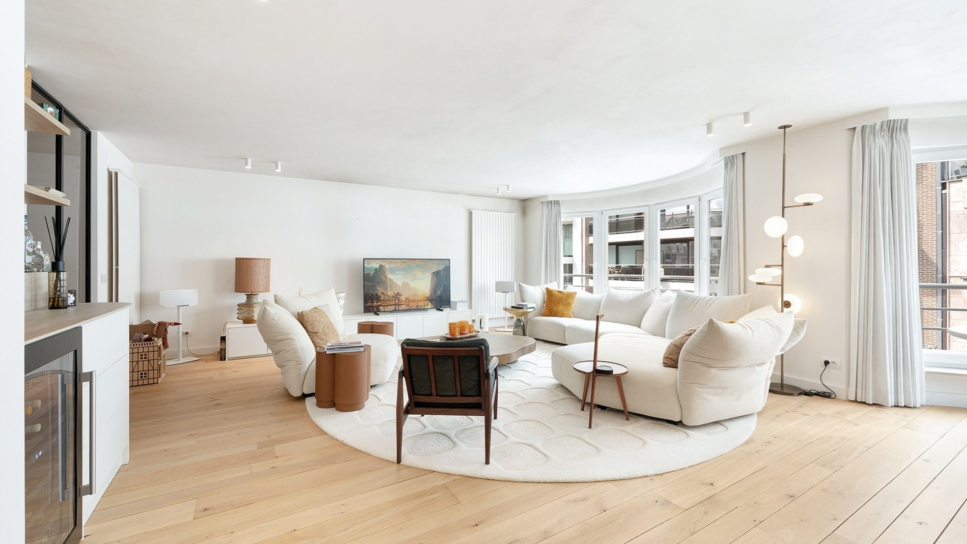 Ruim appartement van 138 m² gelegen op de Jozef Nellenslaan te Knokke en combineert ruimte, lichtinval en comfort. 