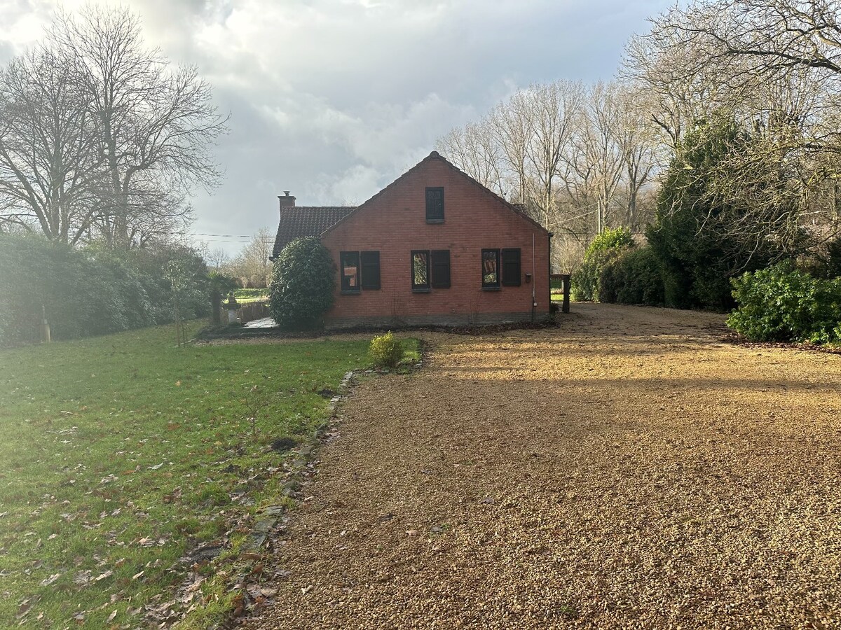 Residentieel gelegen, vrijstaande woning met bijgebouw 