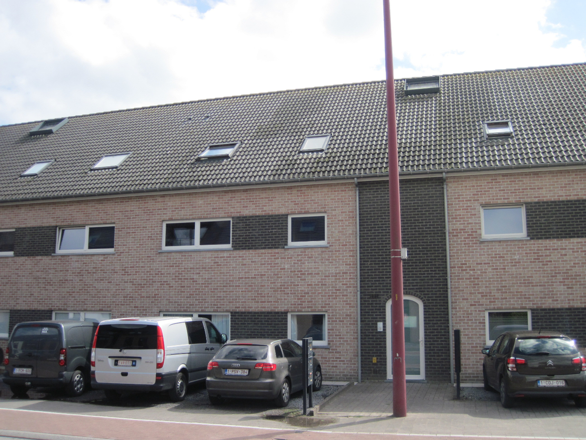 Bijzonder ruim 1-slp-appartement. Met terras. Met garage. 