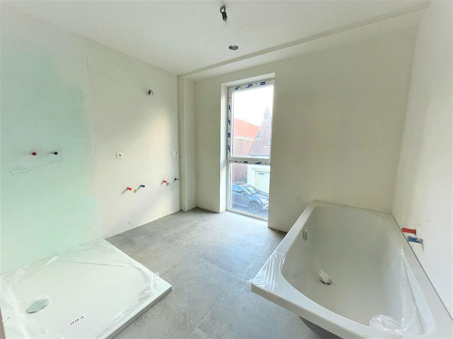 Nieuwbouwwoning met 3 slaapkamers en garage op 318m² 