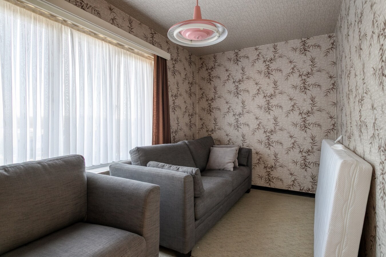 Ruime woning met 4 slaapkamers, veranda en volledig onderkelderd perceel (615 m²) 