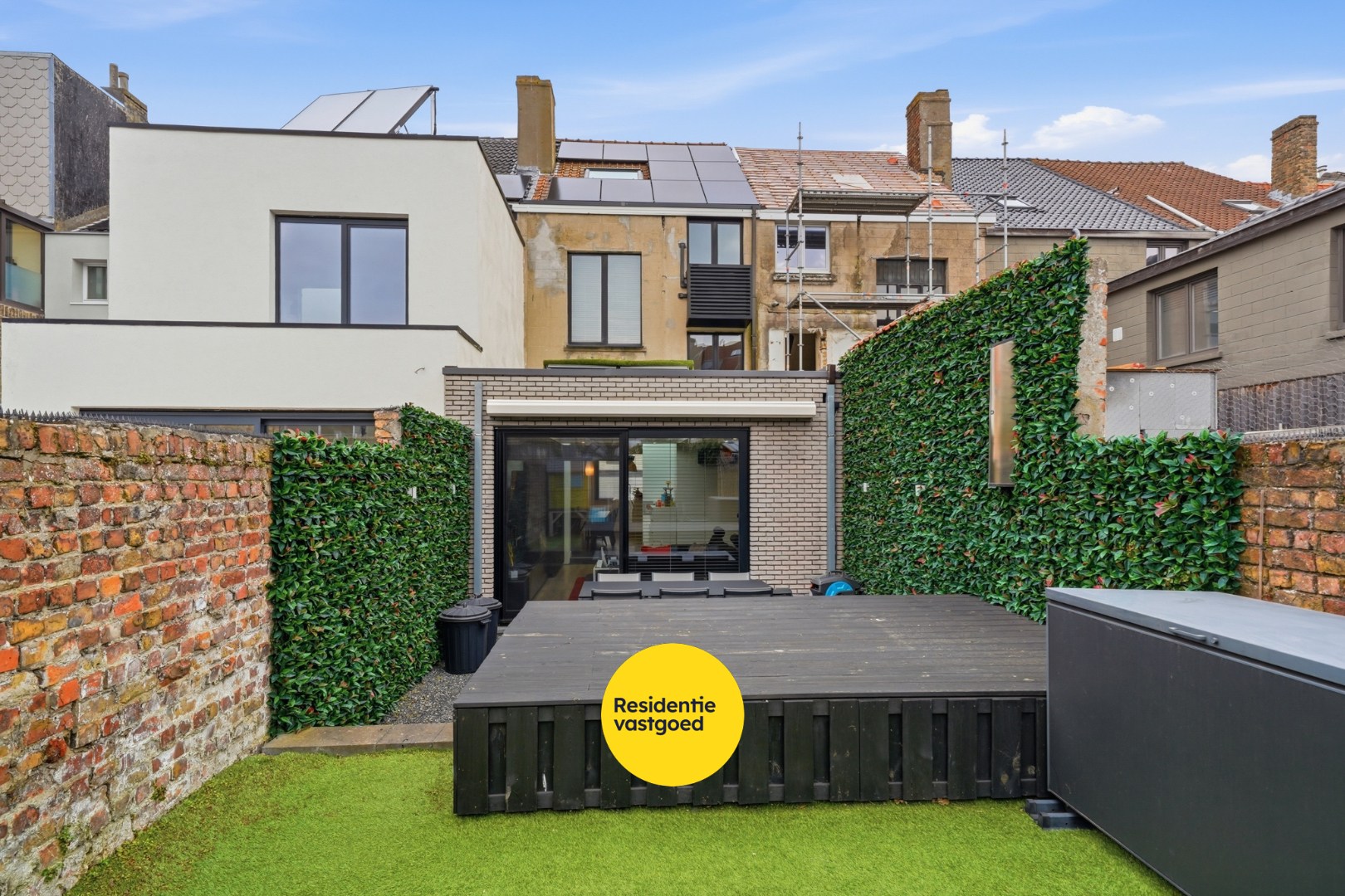 Volledig gerenoveerde woning met zonnige buitenruimte 