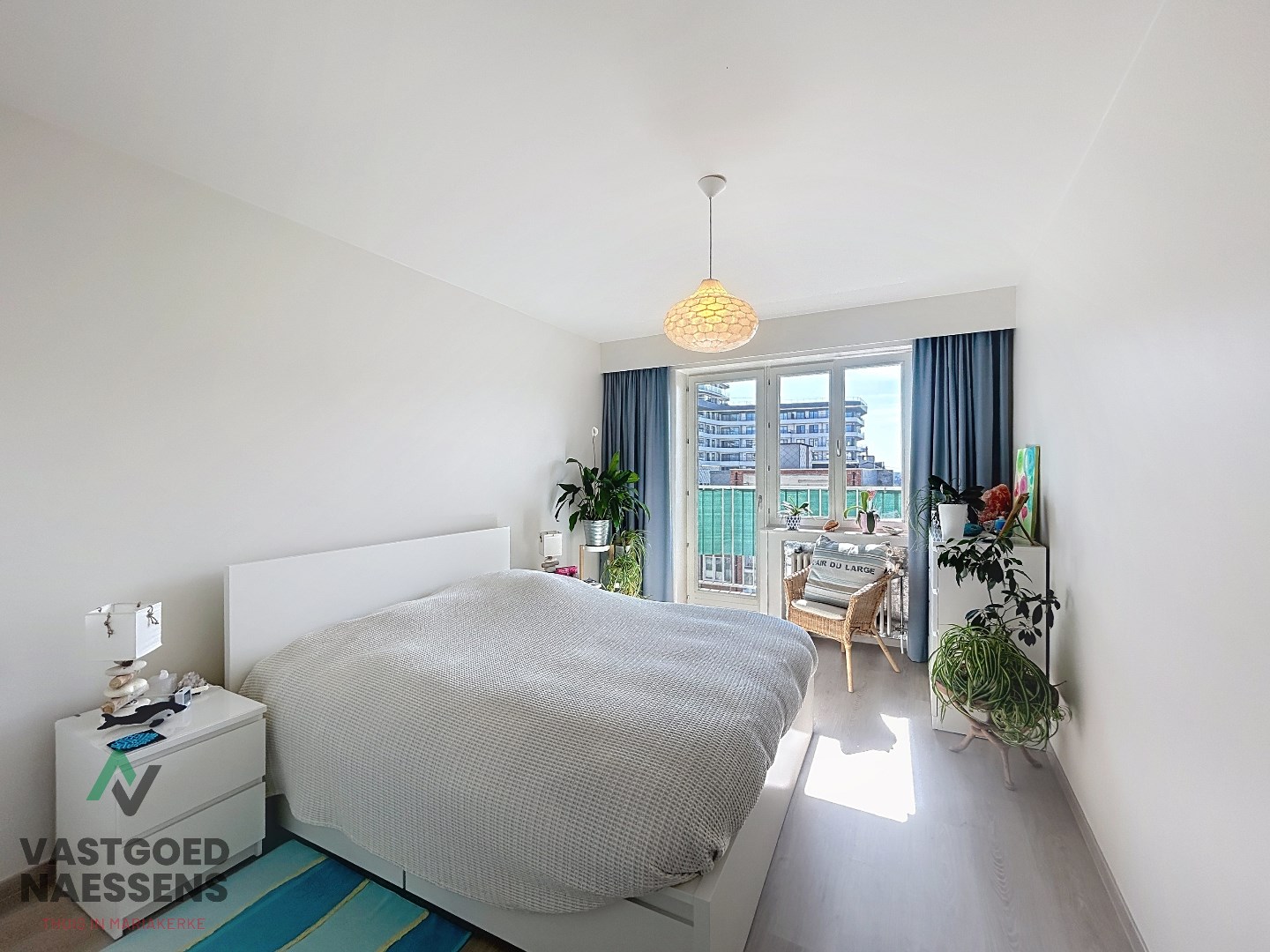 Magnifique appartement de 2 chambres avec vue sur la mer et terrasse. 