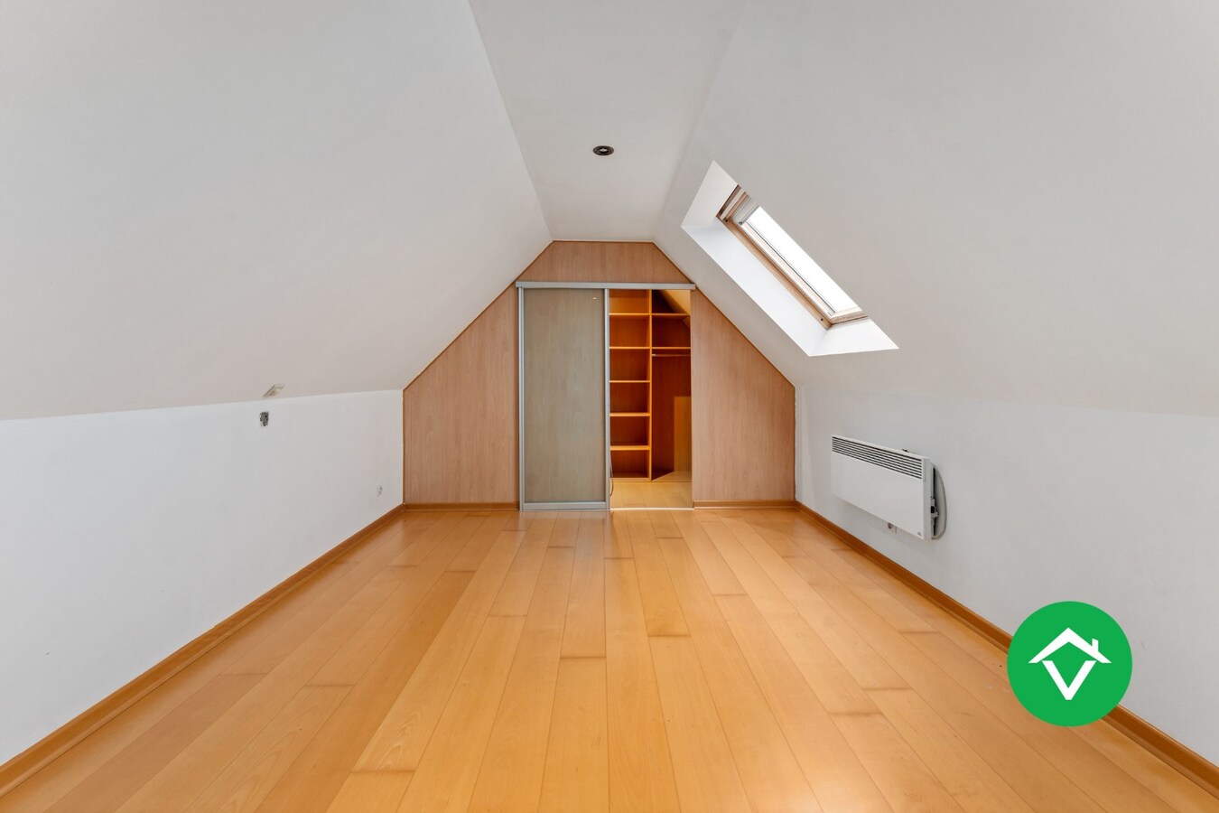 Instapklaar appartement met 3 slaapkamers en autostandplaats te Brugge 