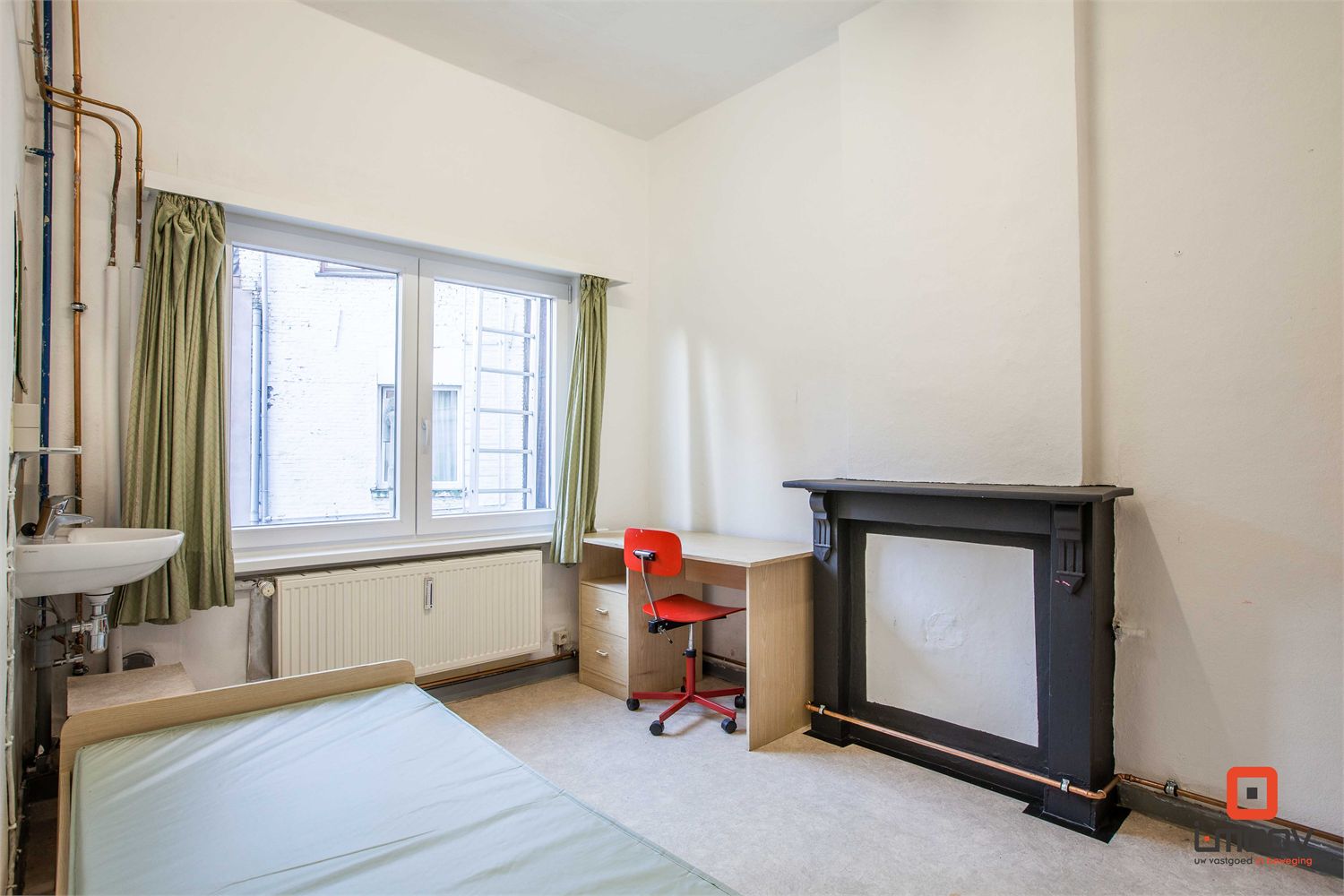 Mooie opbrengsteigendom met vijf lichtrijke studentenkamers 