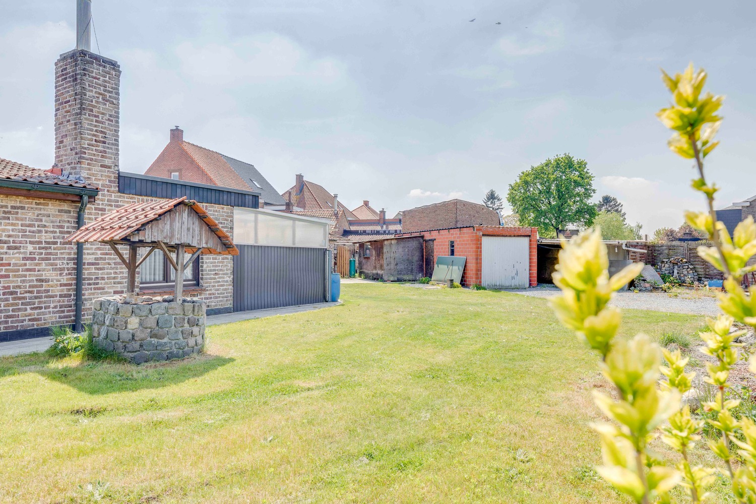 Centraal gelegen op te frissen gezinswoning gelegen op fietsafstand van het centrum van Zulte 