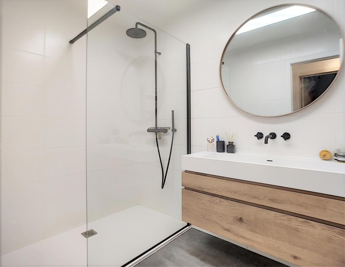 Knap, zeer lichtrijk woonappartement - Heist 