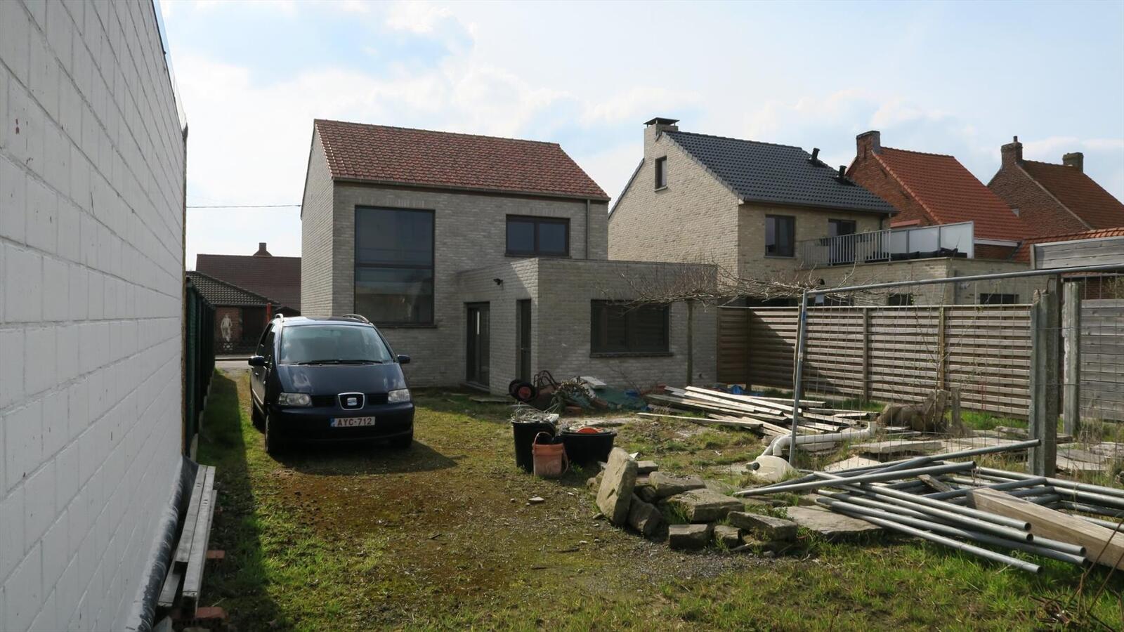 Welgelegen woning op ruim perceel van 1230 m² 