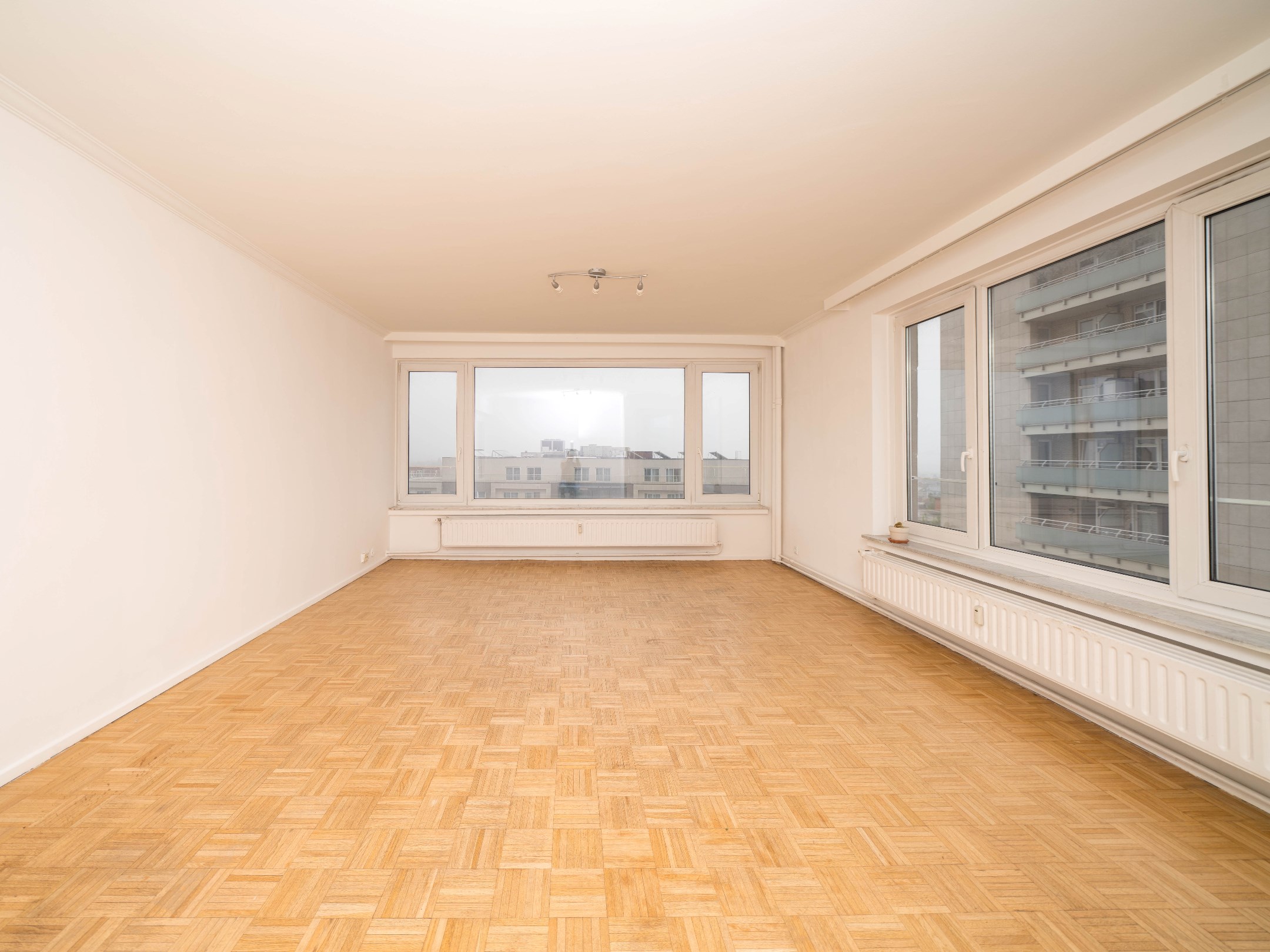 Lichtrijk appartement met 2 kamers en garagebox 