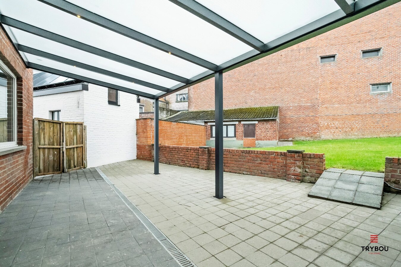 Gerenoveerde alleenstaande woning met 3 slaapkamers op perceel van 562m² 