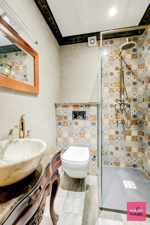 Polyvalent hotel op perceel van 2755 m² 