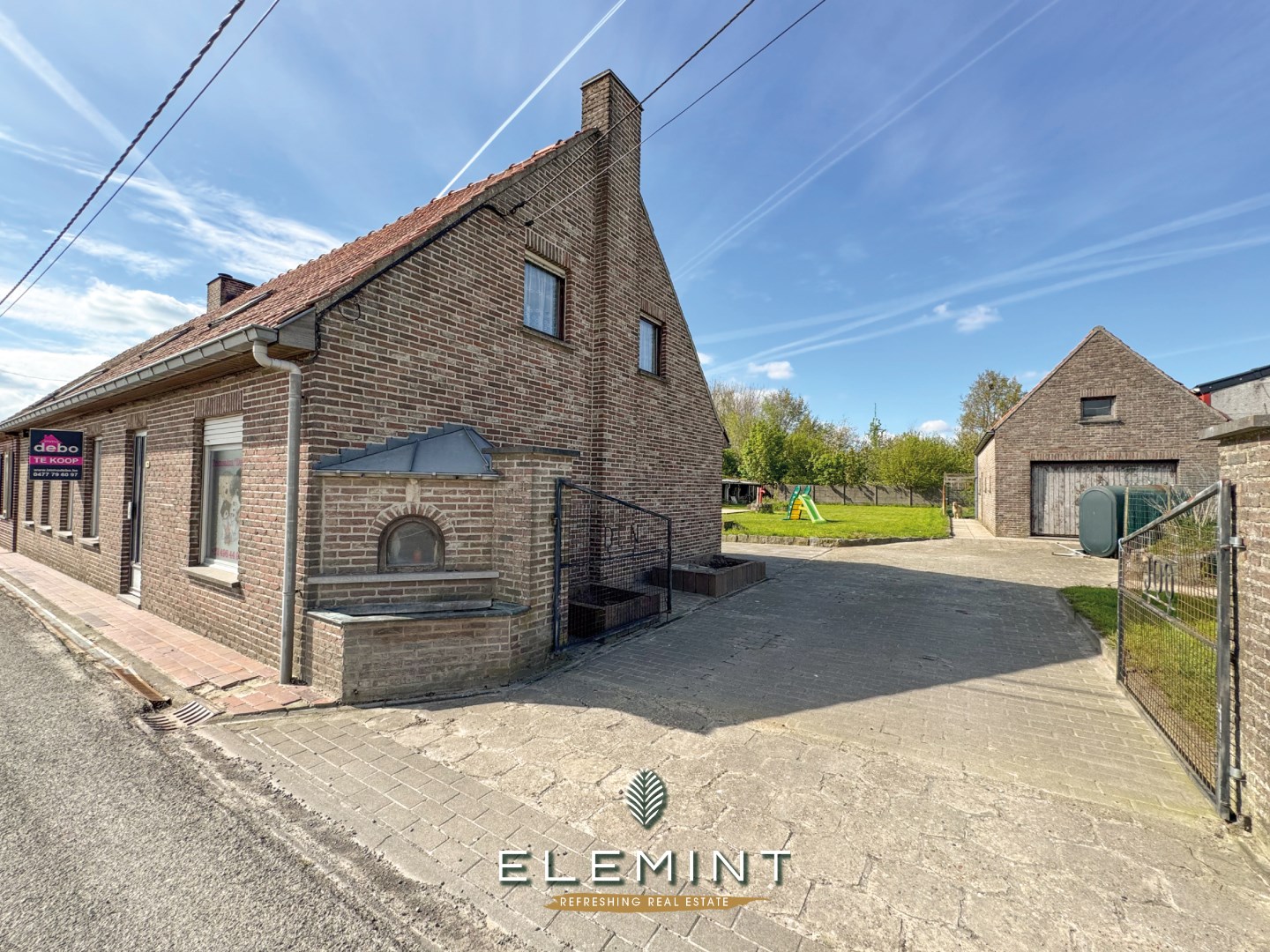 Landelijk gelegen woning met garage op 946m² 