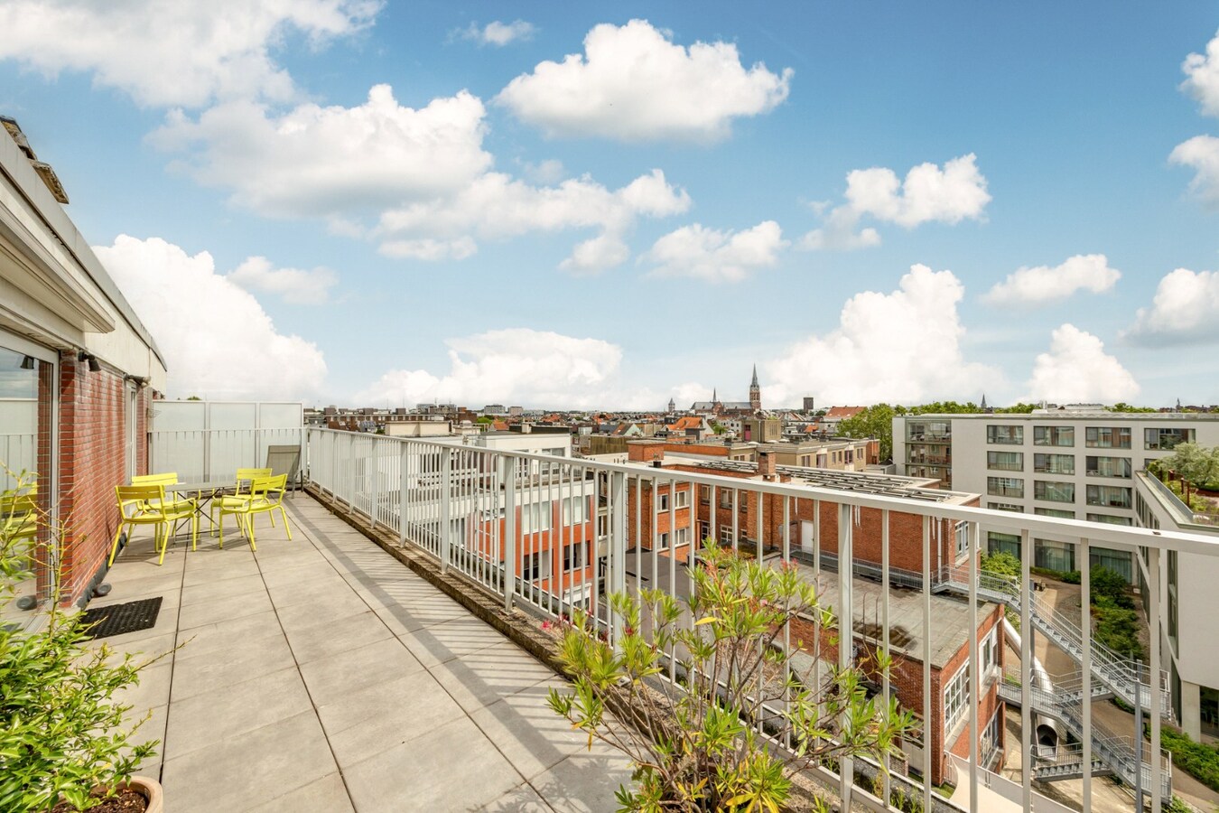 Zeer ruim appt. met 3 slpk en 2 terrassen te Antwerpen! 