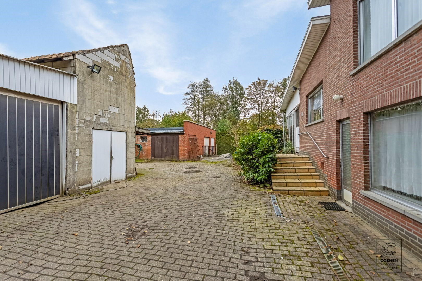 Unieke kans in Westmalle: te renoveren woning met 4 à 5 slpk' s, 236 m² bew. opp. op perceel van 3.990 m²! 