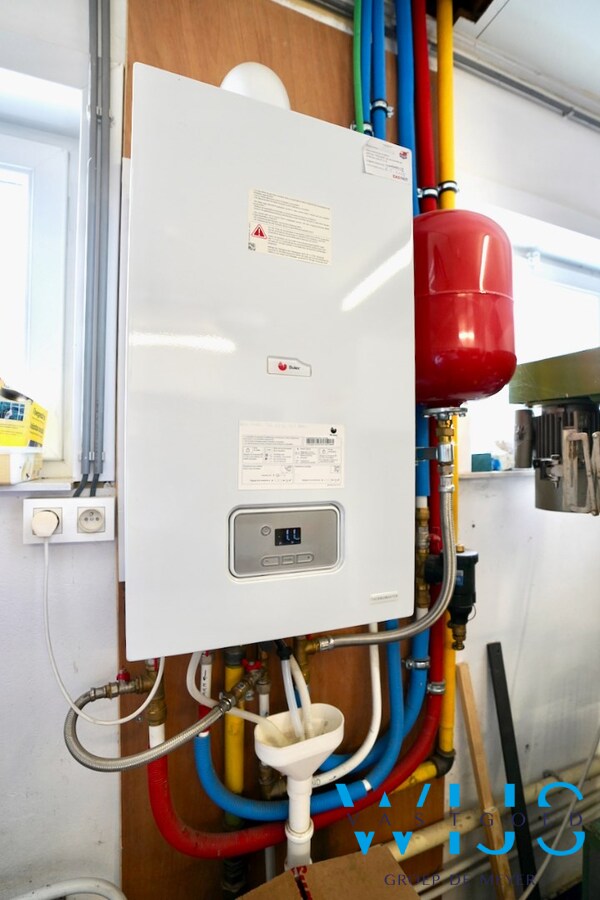 Bungalow met zwembad &amp; bijgebouw te Ertvelde ! 