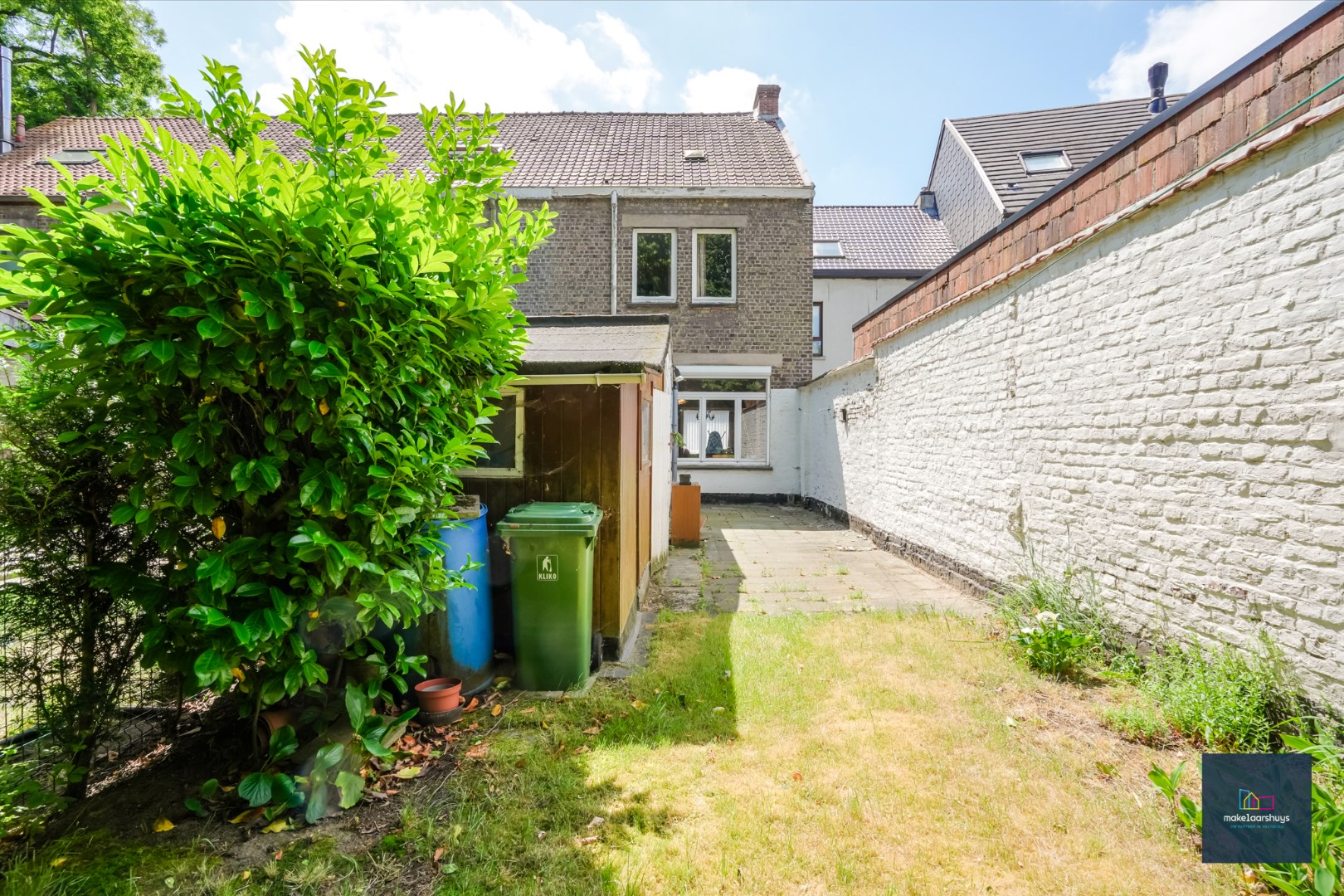 Centraal gelegen te renoveren woning in rij met tuin te Mariakerke 