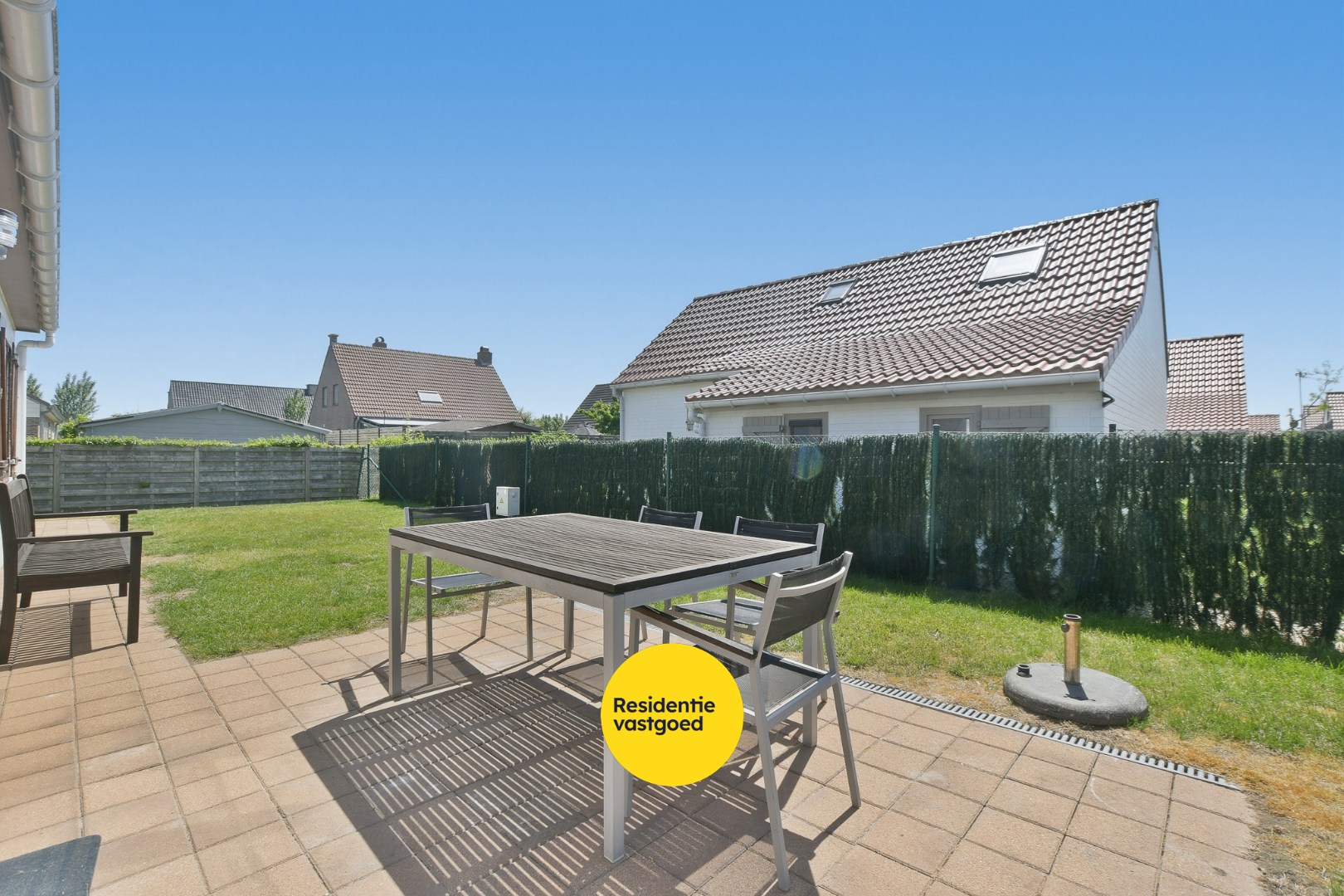 Instapklaar en gemeubeld vissershuisje met tuin en staanplaats in Harendijke! 