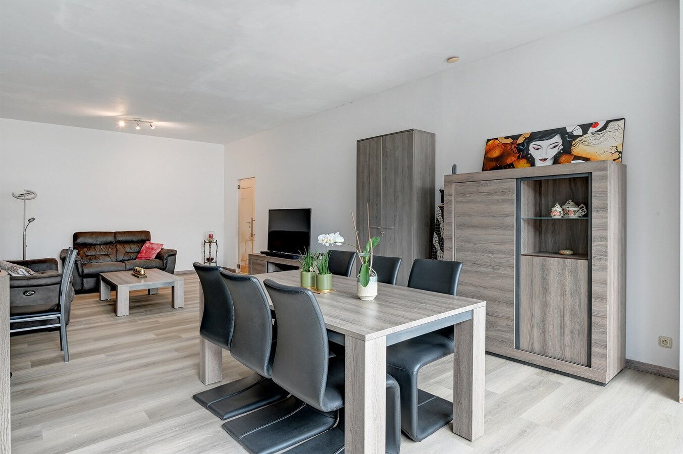 Ruim instapklaar appartement met grote terrassen 