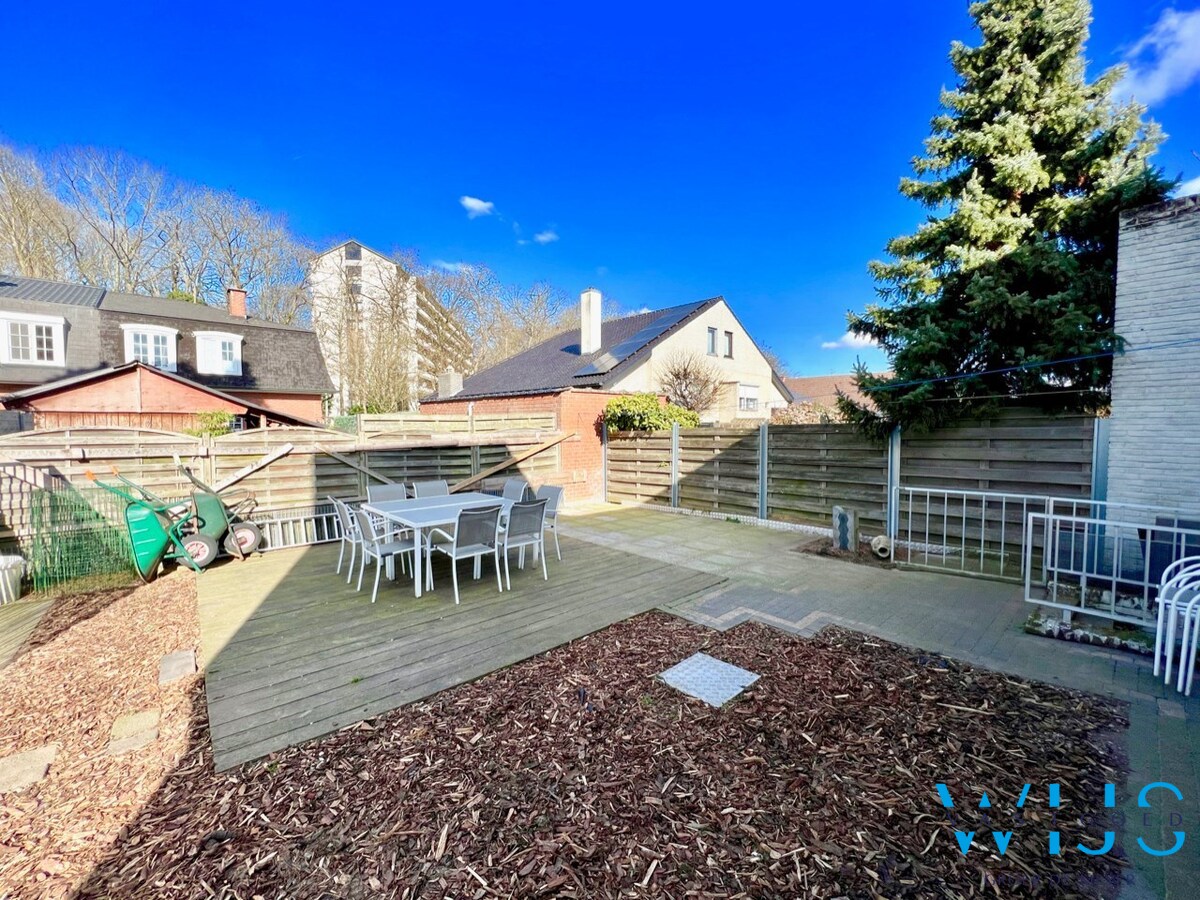 Woonhuis met 6 slaapkamers op TOPlocatie te EVERGEM ! 