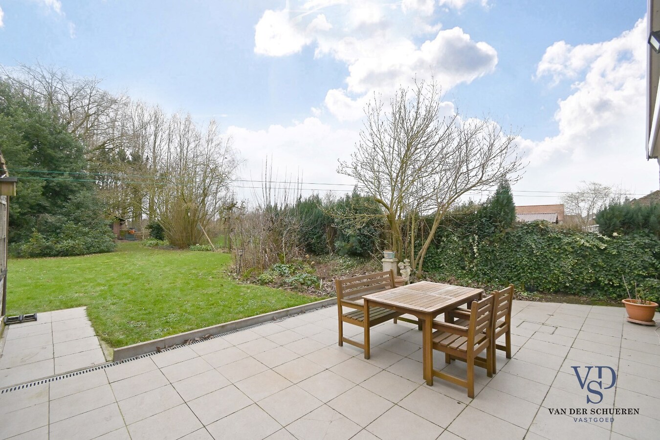 Degelijke bungalowwoning met garage 